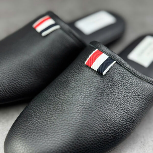 Sục THOM BROWNE