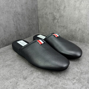 Sục THOM BROWNE