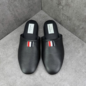 Sục THOM BROWNE