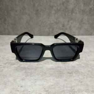 Alternative view of Kính LV